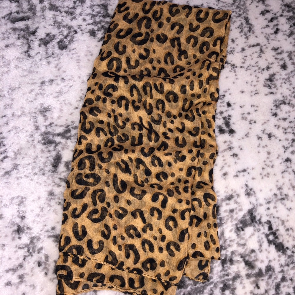 Leopard scarf